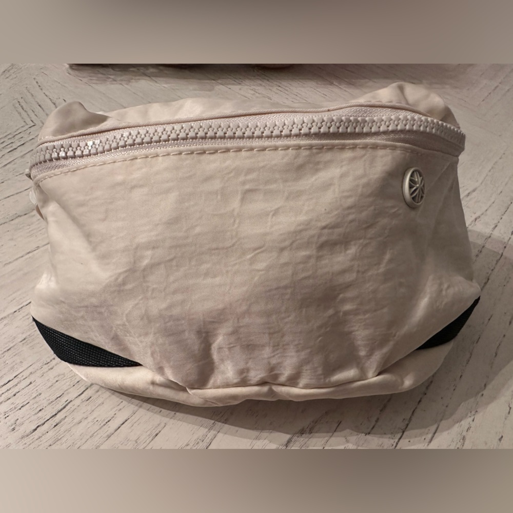 GAIAM WAIST PACK.